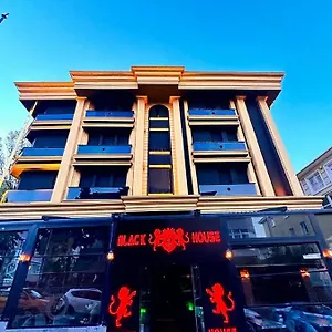 2* Aparthotel Black House