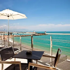 Azur Otel Villeneuve-Loubet
